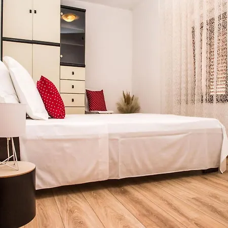 Σπίτι διακοπών Picturesque House In Old Town Near And Local Amenities *
