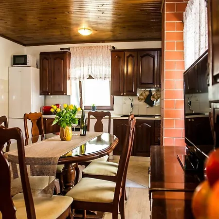 Picturesque House In Old Town Near And Local Amenities *