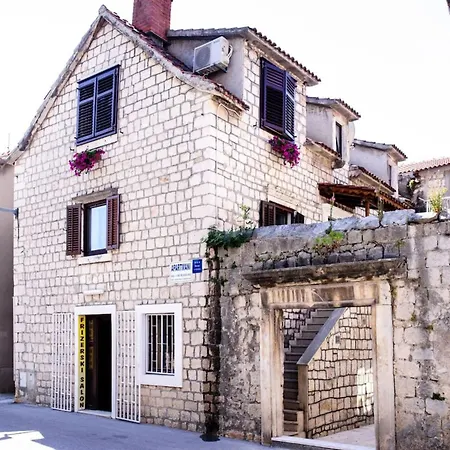 Picturesque House In Old Town Near And Local Amenities Σπίτι διακοπών