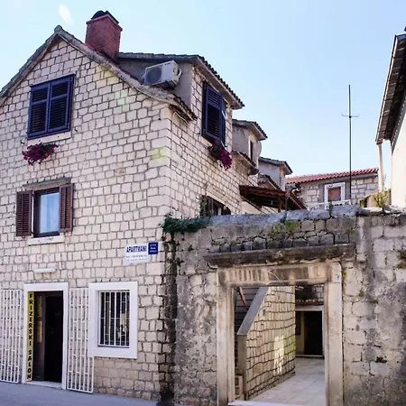 Σπίτι διακοπών Picturesque House In Old Town Near And Local Amenities