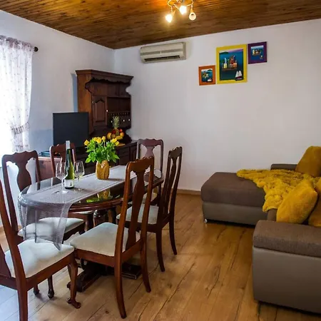 Σπίτι διακοπών Picturesque House In Old Town Near And Local Amenities Kaštela