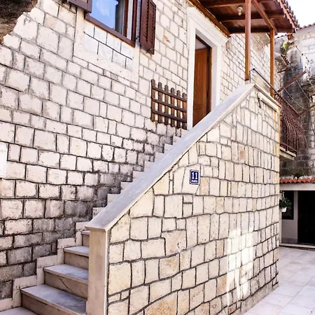 Picturesque House In Old Town Near And Local Amenities Σπίτι διακοπών *