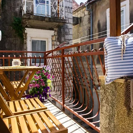 Σπίτι διακοπών Picturesque House In Old Town Near And Local Amenities Kaštela
