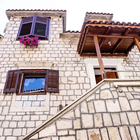 Picturesque House In Old Town Near And Local Amenities Kaštela