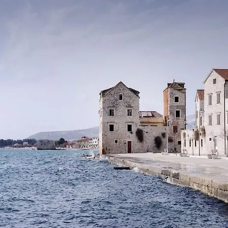 Picturesque House In Old Town Near And Local Amenities Kaštela